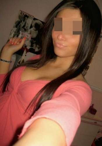Jeune femme qui désire se faire défoncer la chatte et enculer sur Chalon-sur-Saône