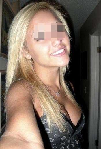 emmy de Sexemodel veut se faire baiser la foufoune par un chrétien