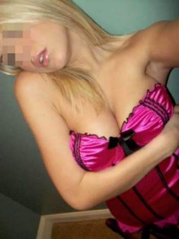 Superbe femme distinguée désirant une baise super hard sur Les Abymes